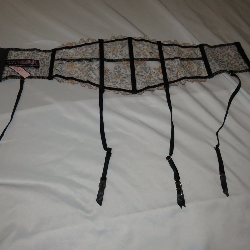 Victoria's Secret Waist Cincher Animal Print Garter Belt  NWT - Picture 3 of 8